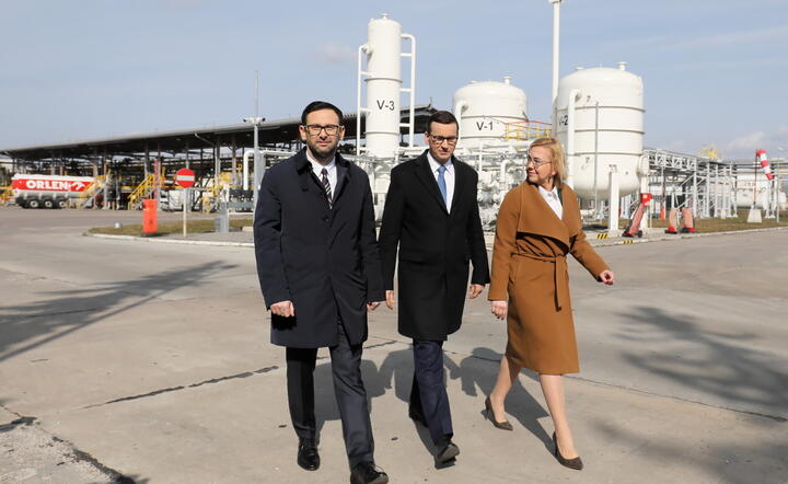 Daniel Obajtek, Mateusz Morawiecki, Anna Moskwa / autor: PAP/Paweł Supernak