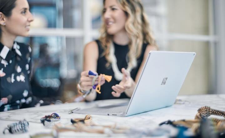laptop Surface Pro 4 / autor: Microsoft, Pixabay