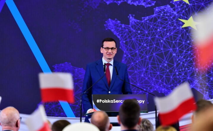 Premier Mateusz Morawiecki podczas konwencji regionalnej Prawa i Sprawiedliwości w Szczecinie / autor: PAP/Marcin Bielecki