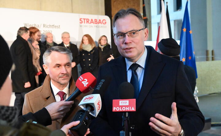 Ambasador RP w RFN Dariusz Pawłoś i Arkadiusz Mularczyk / autor: PAP/EPA