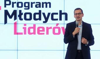Premier: zerowy PIT dla osób na stażu i praktykach