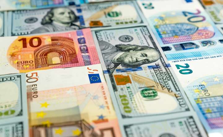 Perspektywa cięć stóp przez europejski i amerykański bank centralny - oddala się / autor: Fratria /AS