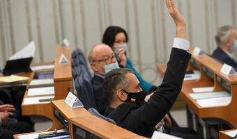 Nerwowa reakcja Senatu: wolność mediów zagrożona. Czyżby?