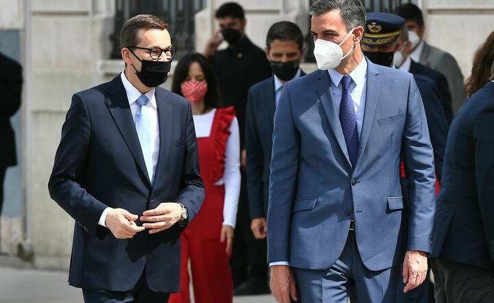 Mateusz Morawiecki i Pedro Sanchez / autor: PAP/EPA