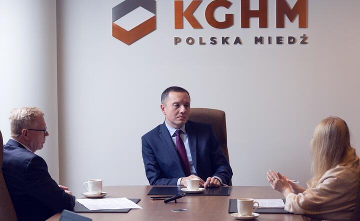 Prezes KGHM Tomasz Zdzikot w rozmowie z dziennikarzami 'Gazety Bankowej' / autor: Fratria / Andrzej Wiktor