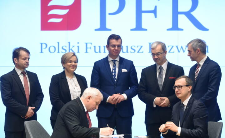 WARSZAWA POLSKI FUNDUSZ ROZWOJU SAMORZĄDY UMOWY / autor: PAP/Radek Pietruszka