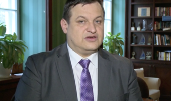 Ekspert radzi, jak zatrzymać młodych ludzi w kraju