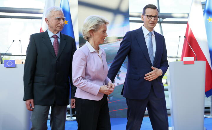 premier Mateusz Morawiecki, pełnomocnik rządu ds. strategicznej infrastruktury energetycznej Piotr Naimski i szefowa Komisji Europejskiej Ursula von der Leyen / autor: fotoserwis PAP