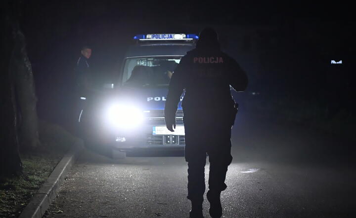 służby na terenie miejscowości Przewodów, 16 bm. We wtorek 15 bm. na terenie Przewodowa spadł pocisk w wyniku czego śmierć poniosło dwóch obywateli Polski. / autor: fotoserwis PAP