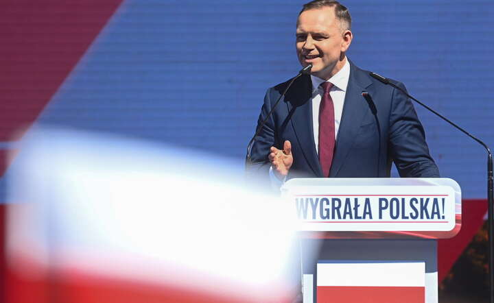 Prezydent elekt Karol Nawrocki przemawia na pikniku rodzinnym "Wygrała Polska" na terenie amfiteatru w Pułtusku / autor: PAP/Piotr Nowak