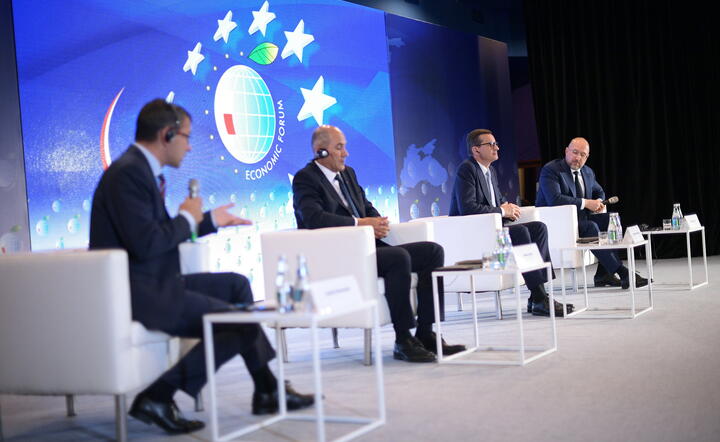 premier Mateusz Morawiecki, redaktor naczelny tygodnika 'Sieci' Jacek Karnowski, premier Słowenii Janez Jansa i premier Ukrainy Denys Szmyhal / autor: fotoserwis PAP