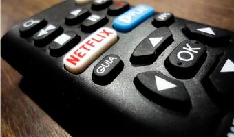 Netflix kapituluje i naprawia błędy w serialu