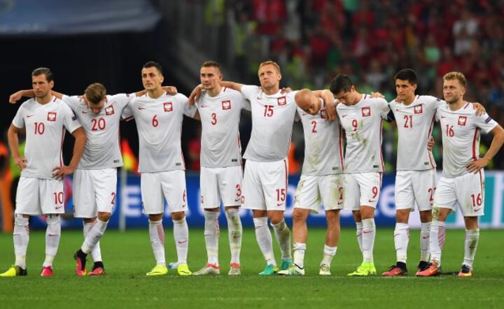 Polska drużyna w trakcie serii rzutów karnych z Portugalią, fot. PAP/EPA/PETER POWELL 