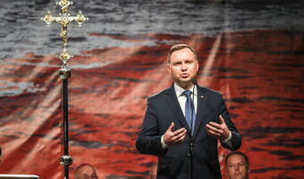 Prezydent i premier liderami rankingu zaufania wg CBOS