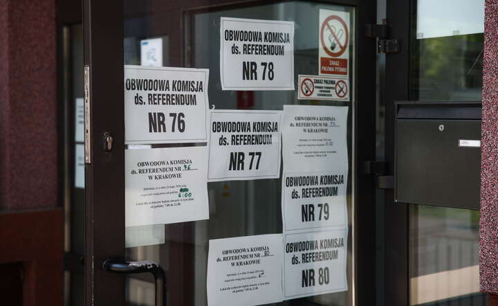 Kraków: głosowanie w referendum w sprawie odwołania Aleksandra Miszalskiego z urzędu prezydenta Krakowa / autor: PAP/Łukasz Gągulski