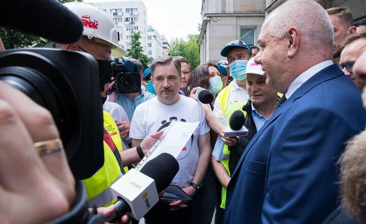 Jacek Sasin podczas rozmowy ze związkowcami / autor: Materiały prasowe