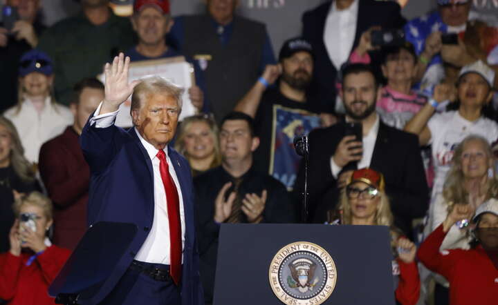 Donald Trump na wiecu zwolenników w Las Vegas / autor: PAP/EPA/BIZUAYEHU TESFAYE