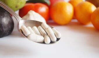UOKiK zajął się suplementami diety. Aflofarm Farmacja Polska oraz Logihub na celowników kontrolerów