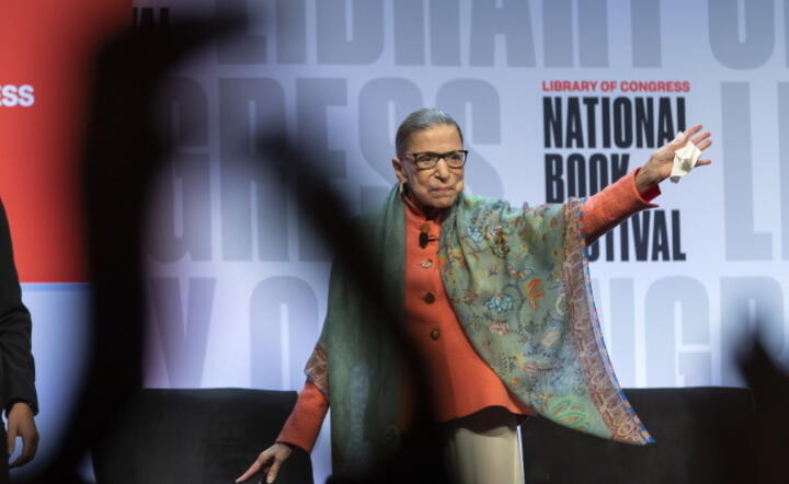 W piątek zmarła w wieku 87 lat Ruth Joan Bader Ginsburg – amerykańska prawniczka i sędzia Sądu Najwyższego Stanów Zjednoczonych, na zdjęciu z 2019 r. / autor: PAP/ EPA/ERIK S. LESSER