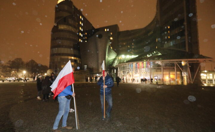 WARSZAWA POLITYCY PIS W SIEDZIBIE TVP / autor: PAP/Paweł Supernak