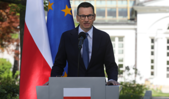 "Barwy niezwyciężone!" - premier w Dzień Flagi