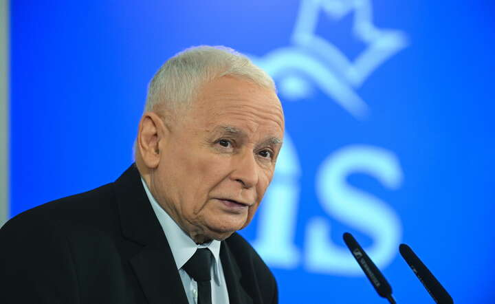 Prezes Prawa i Sprawiedliwości Jarosław Kaczyński na briefingu prasowym w Sejmie / autor: PAP/Marcin Obara