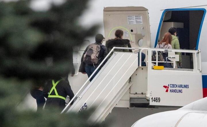 Rosyjski samolot na lotnisku w Pradze  / autor: PAP