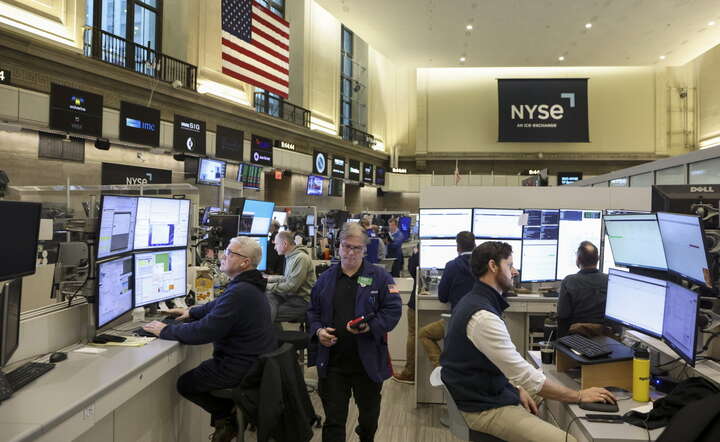 Maklerzy na Wall Street / autor: PAP/EPA/SARAH YENESEL