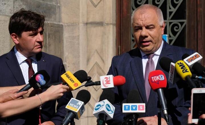 Wicepremier i minister aktywów państwowych Jacek Sasin (z prawej) i prezes zarządu PGG Tomasz Rogala  / autor: PAP