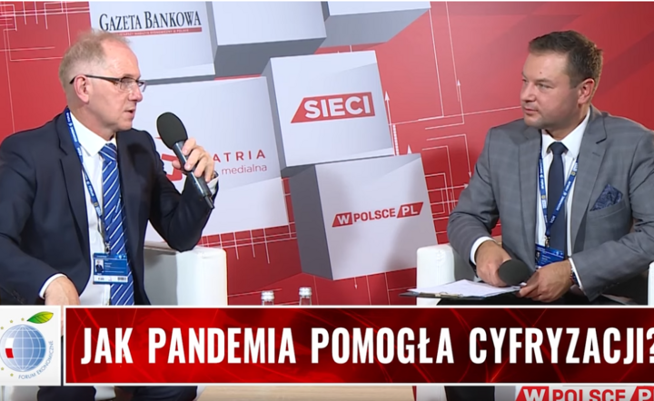 Wojciech Pawlak, dyrektor NASK (L) w rozmowie z Maksymilianem Wysockim / autor: Fratria