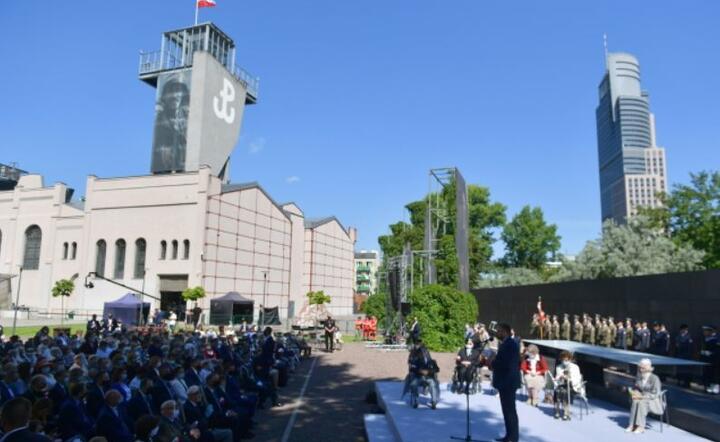 W rocznicę wybuchu Powstania Warszawskiego ambasada Niemiec opuściła flagi do połowy masztu