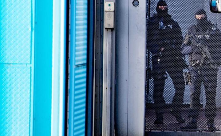 Groźny gangster przed sądem w Holandii / autor: PAP/EPA/ROBIN UTRECHT