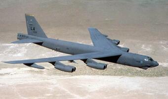 Amerykański B-52 nad Polską. Rosja poderwała Su-27