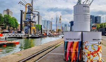 Rotterdam, na siedzibie organizacji LGBT antygejowskie hasła