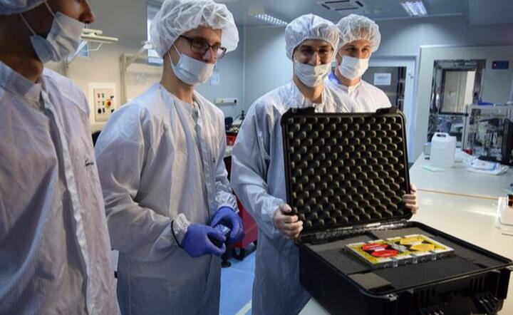 Twórcy nowego satelity / autor: SKA Politechniki Warszawskiej