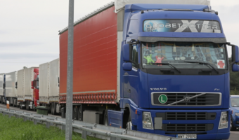 Transport z polską pomocą humanitarną czeka przed granicą
