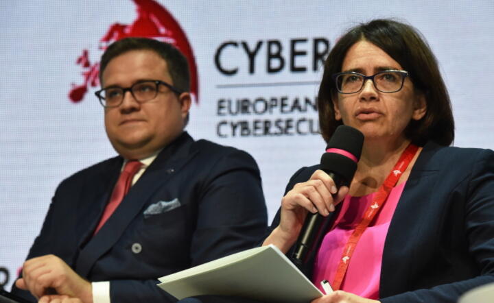 Minister cyfryzacji Anna Streżyńska i prezes PZU Michał Krupiński (L) uczestniczą w II Europejskim Forum Cyberbezpieczeństwa - CYBBERSEC w krakowskim Centrum Kongresowym ICE. fot. PAP/Jacek Bednarczyk