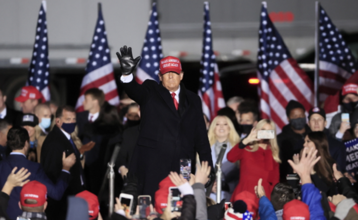 Intensywny finisz kampanii Trumpa i Bidena