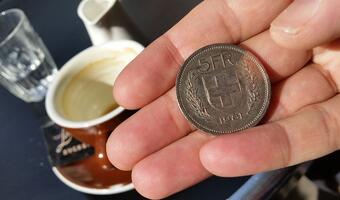 Kredyty we frankach po 10 latach: Zadłużenie wyższe, raty wyższe, ale łączna suma spłat nadal niższa