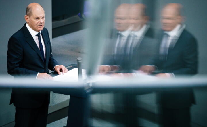 Kanclerz Olaf Scholz przemawia w Bundestagu, 22 czerwca 2022 / autor: PAP/EPA/CLEMENS BILAN