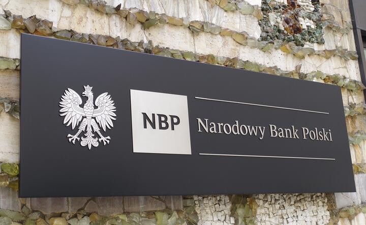 atakowany bez pardonu zarząd NBP, nie tylko bardzo odpowiedzialnie prowadził politykę pieniężną w 2019 roku ale także dokupił po bardzo korzystnych cenach blisko 126 ton złota / autor: Fratria