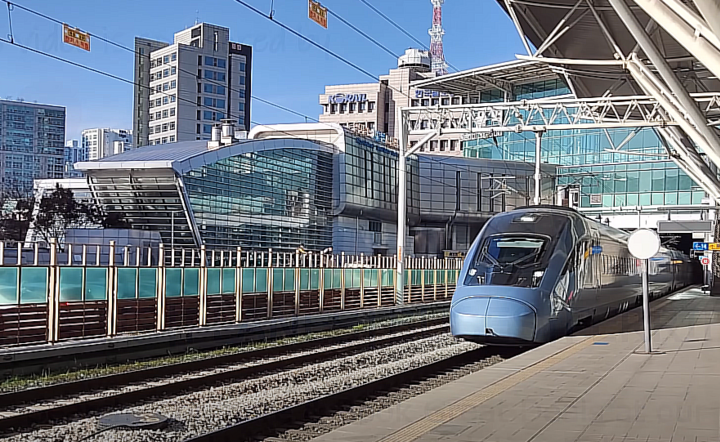 KTX EUM / autor: YouTube/Screen - Nonstop Eurotrip