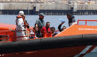 Przemytnicy zarabiają miliardy dolarów na migrantach