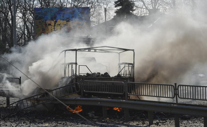 Kijów, płonący pojazd / autor: PAP/EPA/ANDRII NESTERENKO