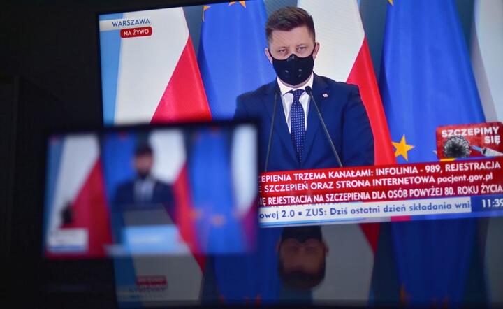 Szef KRPM Michał Dworczyk podczas konferencji prasowej / autor: PAP/Marcin Obara