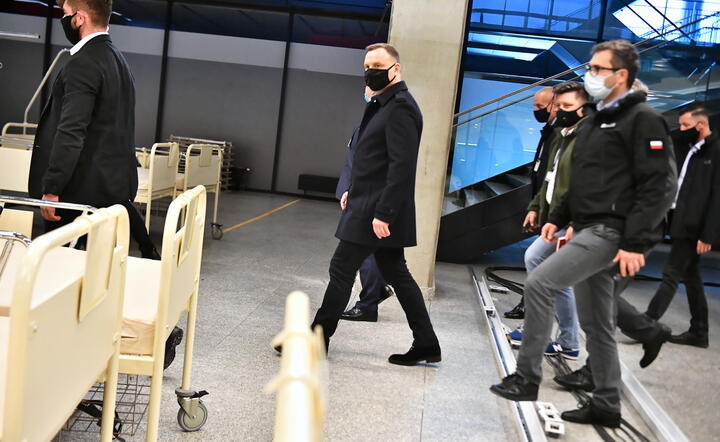 prezydent Andrzej Duda z wizytacją budowanego szpitala na Stadionie Narodowym / autor: Fotoserwis PAP