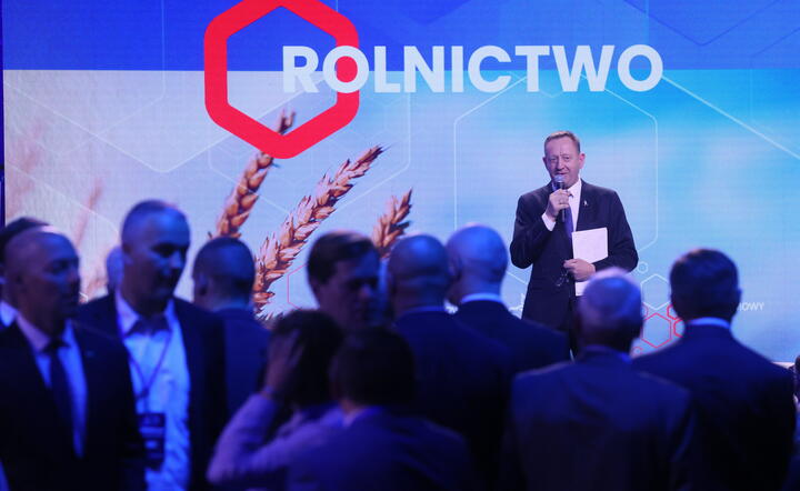 Minister rolnictwa i rozwoju wsi Robert Telus przemawia na konwencji programowej Prawa i Sprawiedliwości w Warszawie / autor: PAP/Leszek Szymański
