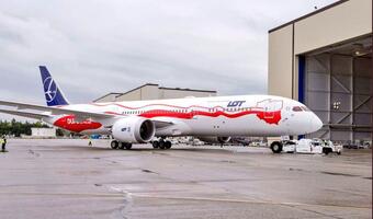 LOT: Biało-czerwony Dreamliner gotowy