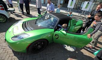 Japończycy kupują "zielone" auta. Rząd japoński wprowadził dotacje na zakup aut ekologicznych