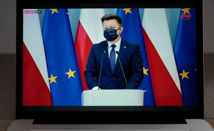 Transmisja konferencji prasowej szefa KPRM, pełnomocnika rządu ds. szczepień Michała Dworczyka. / autor: PAP/Mateusz Marek